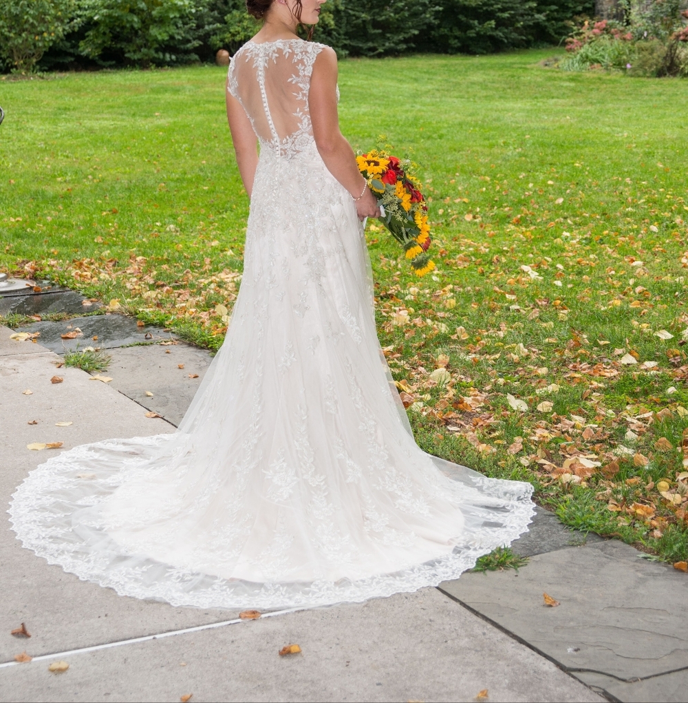 Elegant Lace Wedding Dress